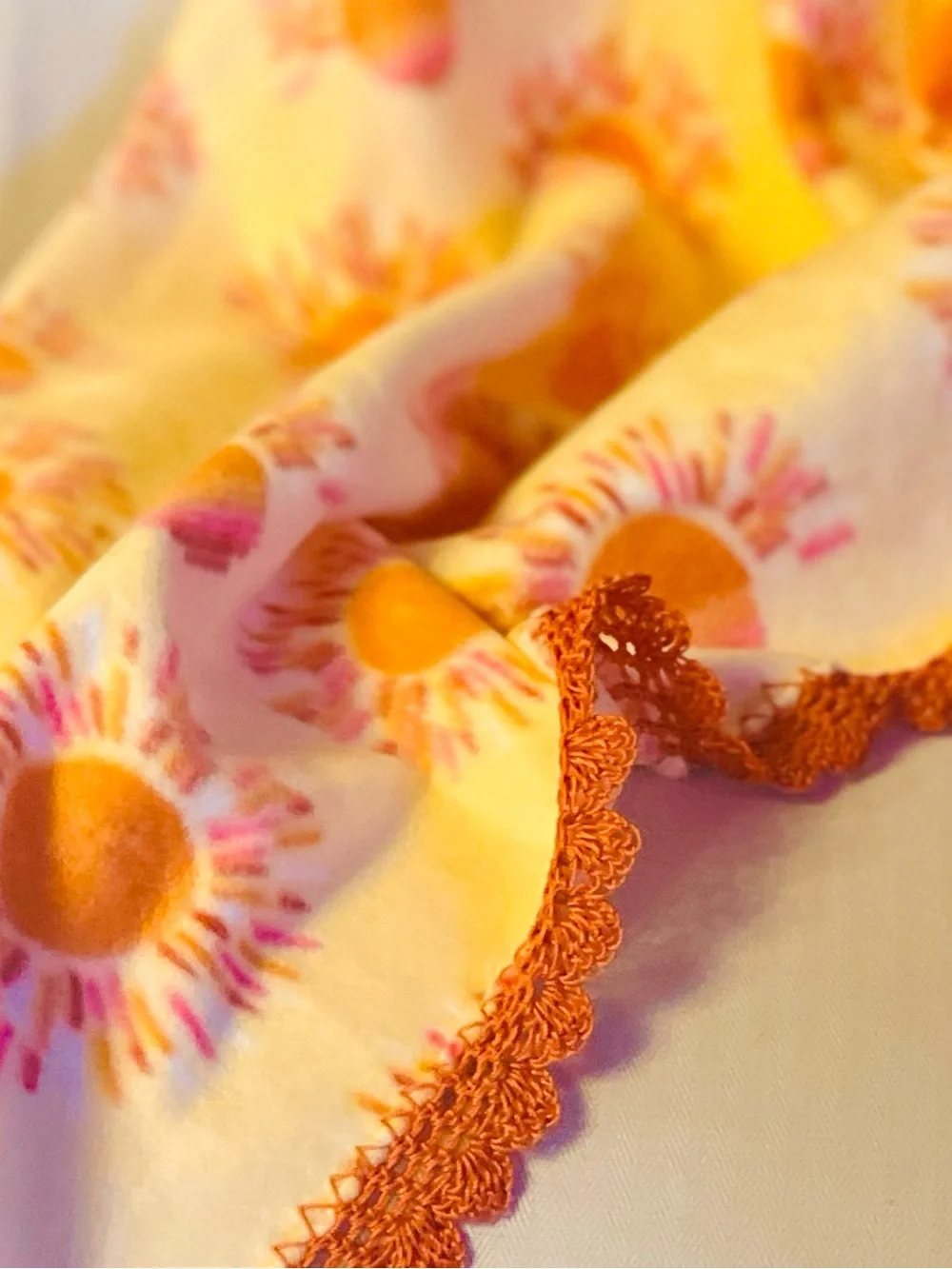 Sunburst Print Crochet-Trim Throw Blanket - White & Orange